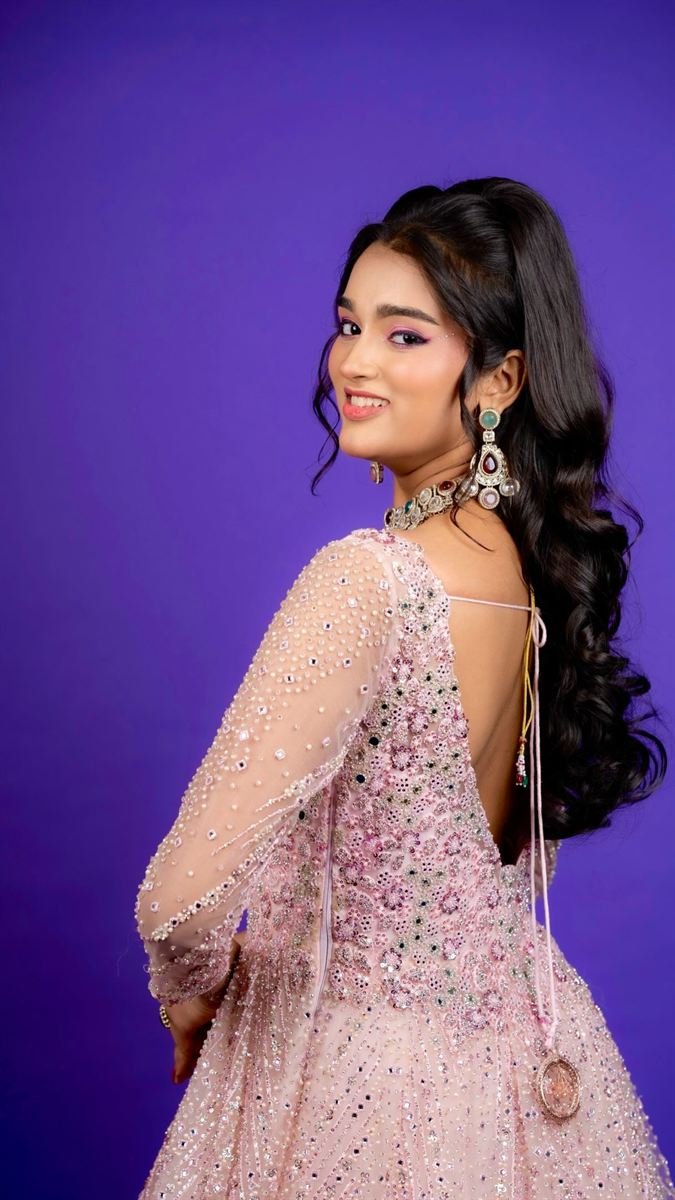 Engagement evening look, open-back gown with cascading curls — Navi Mumbai